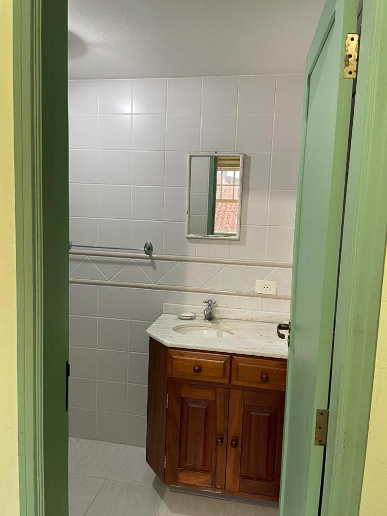 Casa Com 2 Quartos Em Com Garagem 50m Do Centro Historico Holiday home *
